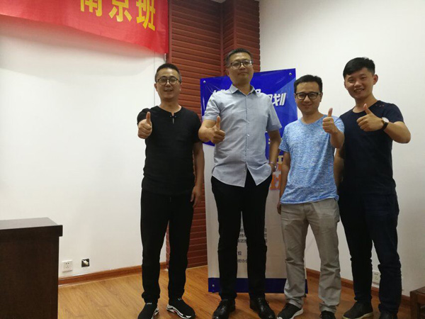 濟南金昌公司設計團隊的自我提升 ——參加江海陽老師的《城市照明規(guī)劃與設計》高研班(圖2) 濟南金昌公司設計團隊的自我提升 ——參加江海陽老師的《城市照明規(guī)劃與設計》高研班(圖2)